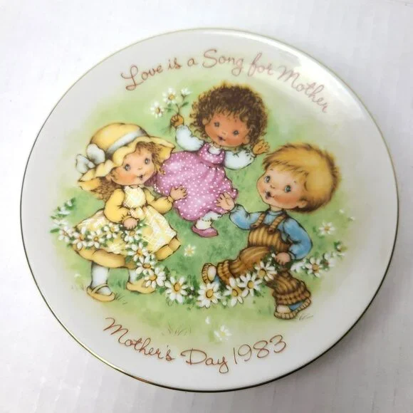 Vintage 80s Avon Mothers Day 5 inch Mini Collector Plates 1981, 1982, 1983 - Picture 8 of 11